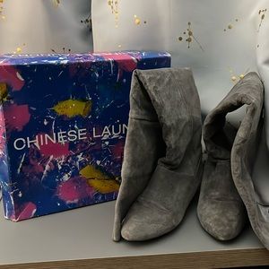 Vintage Chinese Laundry Womesn Size 8 Grey Suede boots